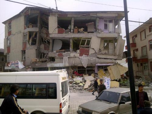 Devlet, Yardım Bekleyen Van'ı Görmüyor!
