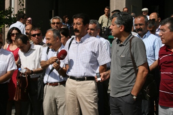"Kamusal, Parasız, Demokratik, Nitelikli Eğitim, Örgütlü, Güvenceli Çalışma Hakkı ve Demokratik Yaşam" Yargılanıyor!