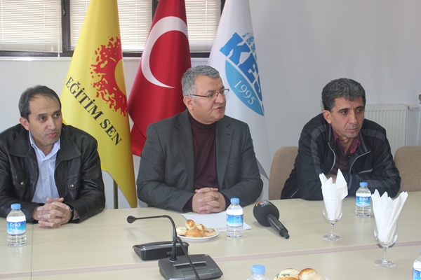 4+4+4 Yasası ile Çocuklarımızın, Öğrencilerimizin Geleceği Karartılmak İsteniyor! Velilerimize Sesleniyoruz; 28 - 29 Mart'ta Çocuklarınızı Okula Göndermeyin!