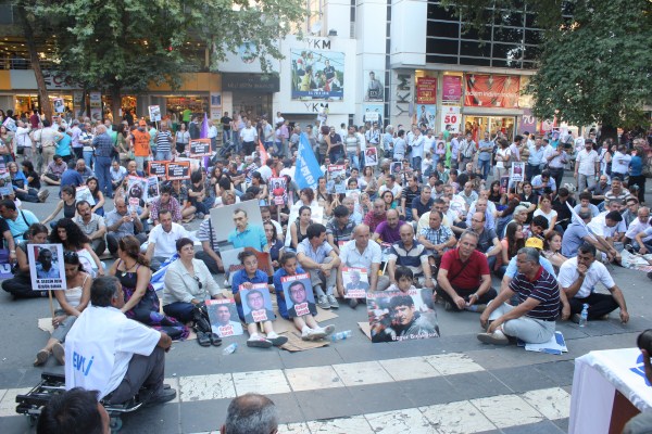 68 Tutuklu KESK’li İçin "Özgür Bırak" Kürsüleri Kuruldu