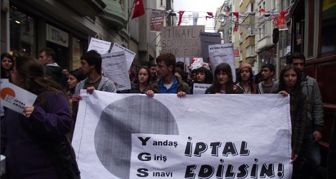 AKP’ye Karşı Basın Açıklaması Yasaklandı! Balıkesir’de Kopyacıları Protesto Eden 45 Kişiye 1 Yıl 3’er Ay Hapis Cezası Verildi!