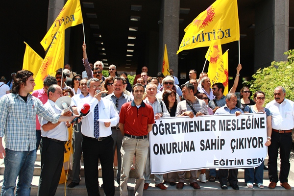 Başbakan ve Milli Eğitim Bakanı'nın Eğitimde Yaşanan Sorunları Çözmek Yerine Eğitim ve Bilim Emekçilerinin Emeğini Aşağılamasını Protesto Ediyoruz!