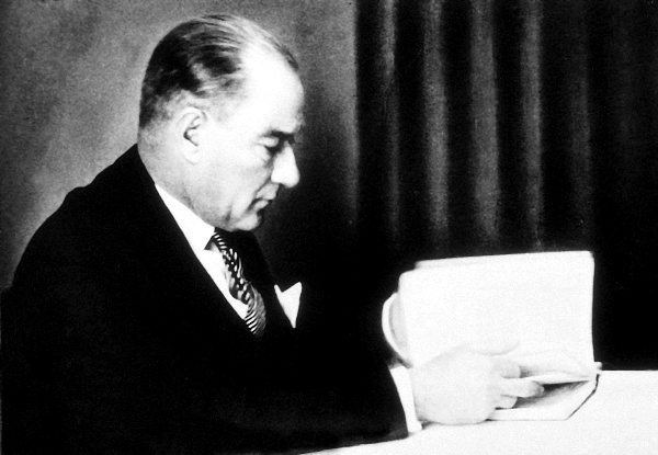 Mustafa Kemal Atatürk’ü Ölümünün 74. Yılında Saygıyla Anıyoruz!