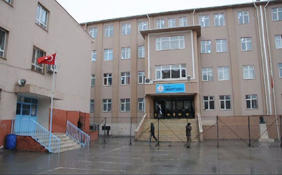 Batman’da Öğretmene Bıçaklı Saldırı: Sorunlu Eğitim Politikaları En Vahim Sonuçlarıyla Kendisini Gösteriyor!
