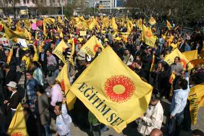 Gerçek Bir Cumhuriyet, Biçimsel Kutlamalar Yapılarak Değil; Emek, Barış ve Demokrasi Mücadelesi Yükseltilerek Yaratılabilir!