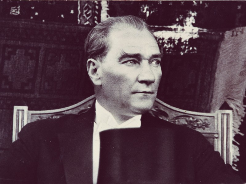Mustafa Kemal Atatürk'ü Ölümünün 75. Yılında Saygıyla Anıyoruz!