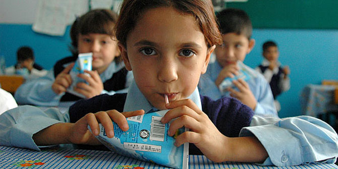 Okul Sütü Projesinde Yaşanan Sorunların Çözümü Öğretmenlerin Sırtına Yeni Angaryalar Yüklemek Değildir!