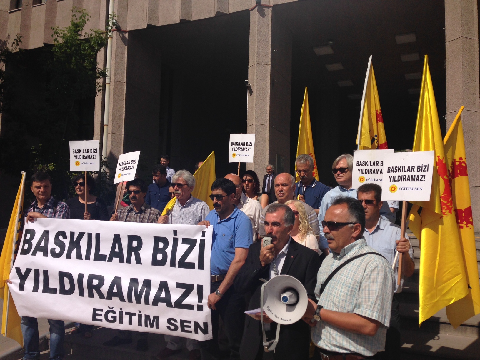 Eğitim ve Bilim Emekçilerinin Haklı Mücadelesi Haksız ve Hukuksuz Gerekçelerle Yargılanamaz!