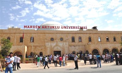 Mardin Artuklu Üniversitesi’ni İfade Özgürlüğünü Engelleyen Tavrından Dolayı Kınıyoruz!