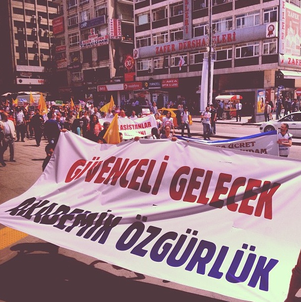 Marmara Üniversitesi Rektörü Zafer Gül ve İletişim Fakültesi Dekanı Yusuf Devran İstifa