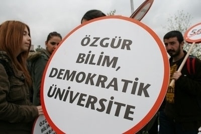 Öncelikle Marmara ve Çanakkale Üniversitesi’nde Yaşananlar Olmak Üzere Üyelerimiz Üzerindeki Baskı ve Sindirme Politikalarını Kabul Etmediğimizi İfade Eden Raporumuzu YÖK Başkanı Gökhan Çetinsaya’ya İlettik