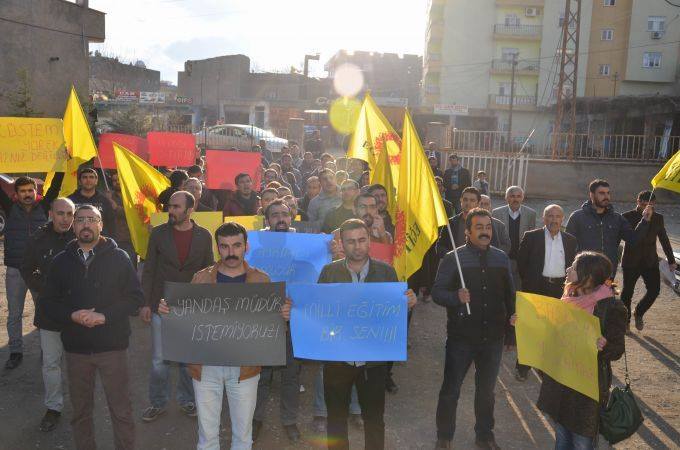 Eğitim Sen Üyelerini Tehdit Eden İlçe Milli Eğitim Müdürü Protesto Edildi