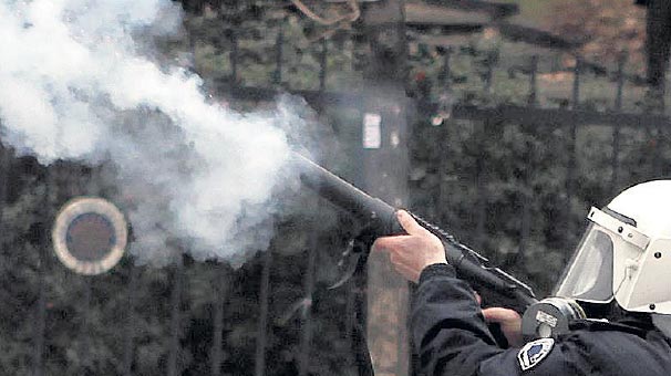 Gaz Kapsülüyle Yaralanan Öğretmene Tazminat