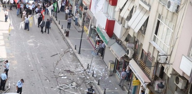 HDP’ye Yapılan Bombalı Saldırılar Türkiye Demokrasisine Vurulan Darbelerdir!