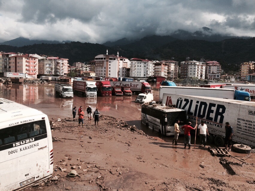 Hopa’da Sel Altında Kalan Devlet ve Hükümet Politikaları Oldu!