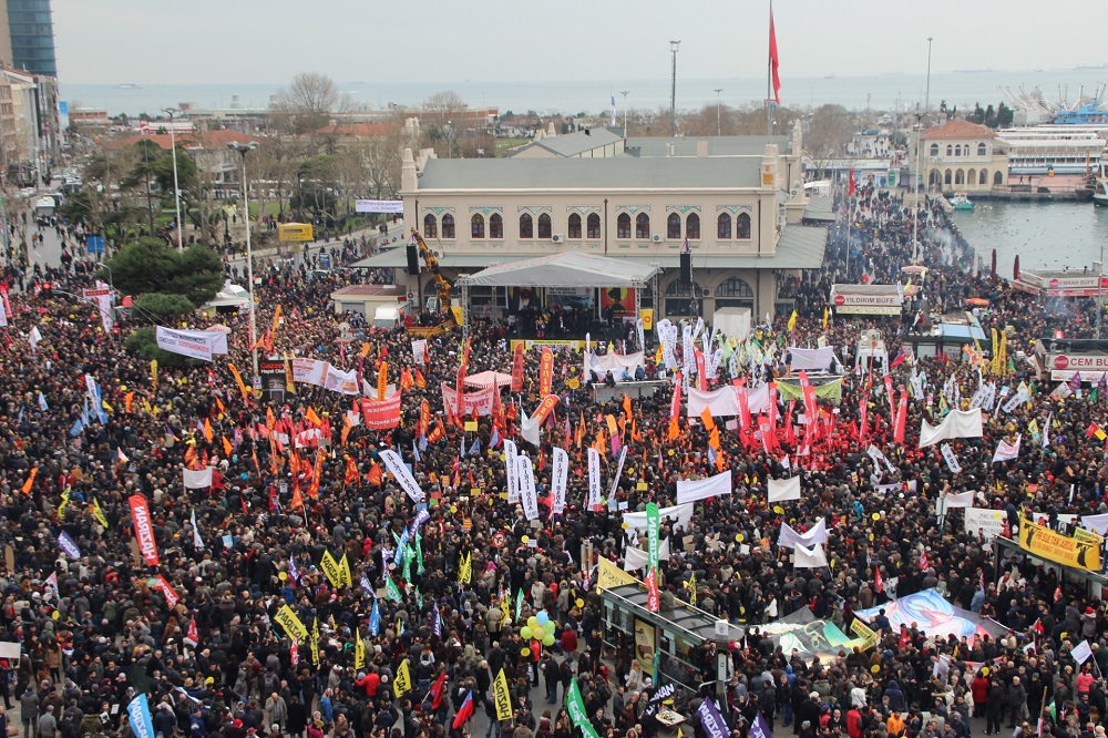 Laik, Bilimsel, Anadilinde Eğitim, Demokratik Yaşam İsteyen On Binler Kadıköy’de Buluştu!
