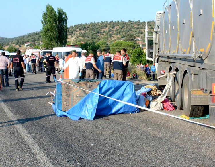 Manisa’da Hayatını Kaybeden Tarım İşçilerini Trafik Kazası Değil, İhmaller Zinciri Öldürmüştür!