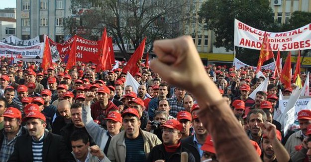 Metal İşçilerinin Grev Kararına Getirilen Yasağı Kınıyor, Herkesi Grevdeki İşçilerle Dayanışmayı Büyütmeye Çağırıyoruz!