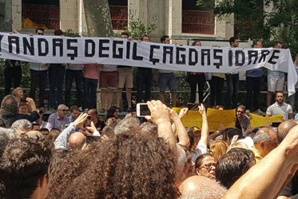 Baskılara Karşı Sesini Yükselten Liseli Gençler Yalnız Değildir!