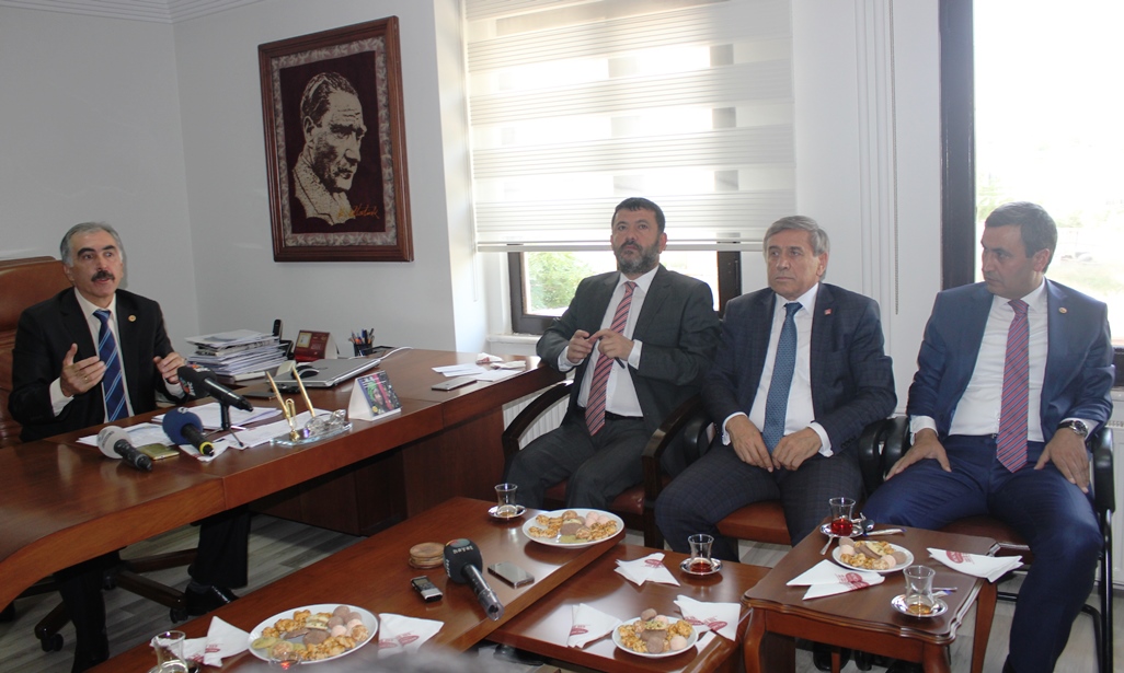 CHP Milletvekilleri Eğitim Sen'i Ziyaret Etti