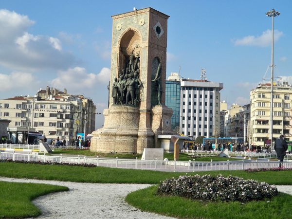 CHP'den "Cumhuriyet ve Demokrasi" Mitingi