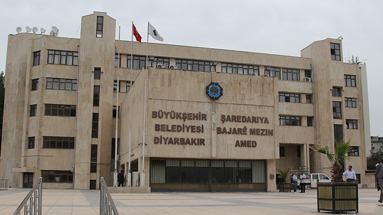 Diyarbakır Büyükşehir Belediyesi Eş Başkanlarının Gözaltına Alınması Siyasi Linçtir!