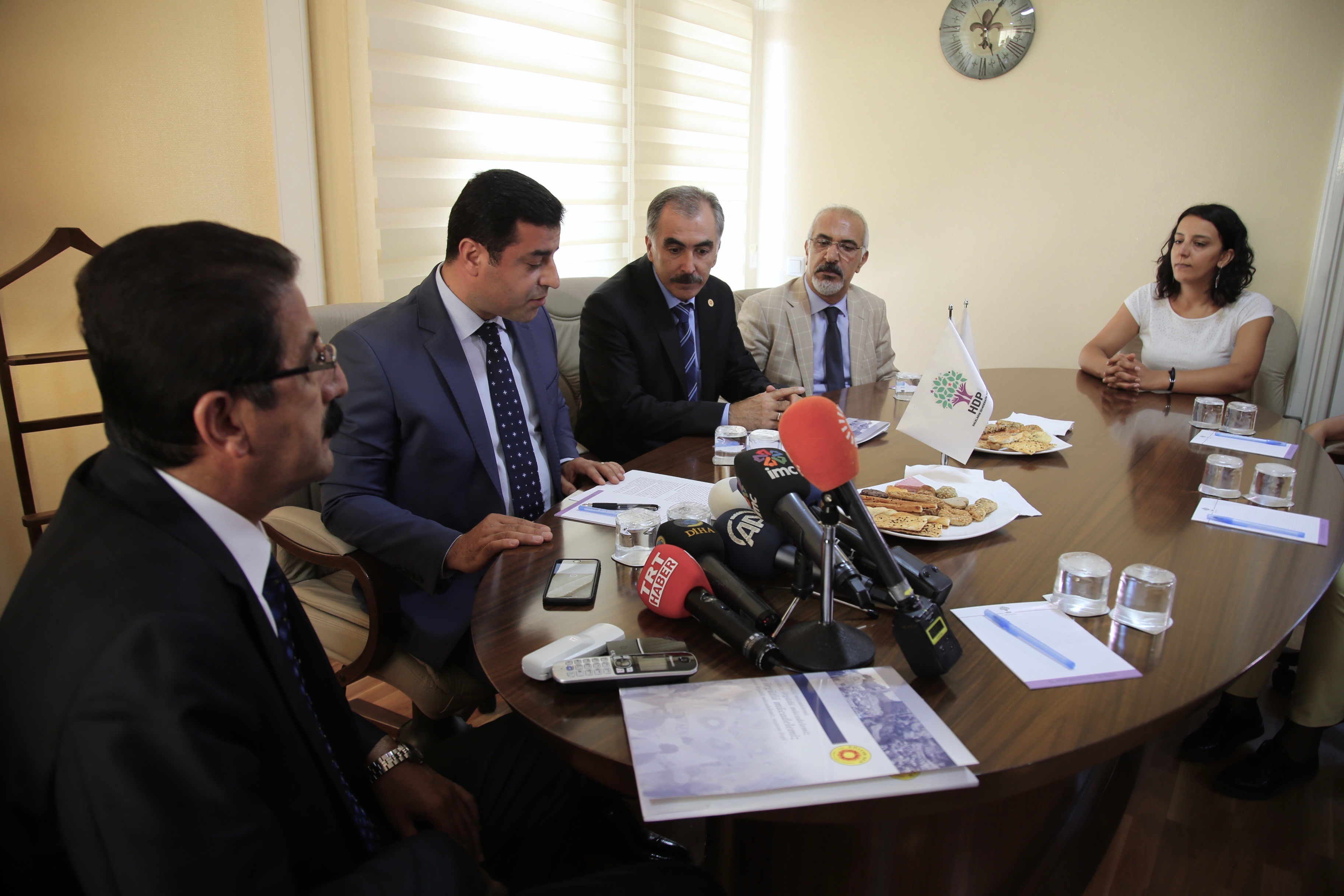 HDP Eş Genel Başkanı Selahattin Demirtaş İle OHAL Kapsamında KHK'lar Sonucu Yaşanan Açığa Almalar ve Görevden İhraçlar Değerlendirildi