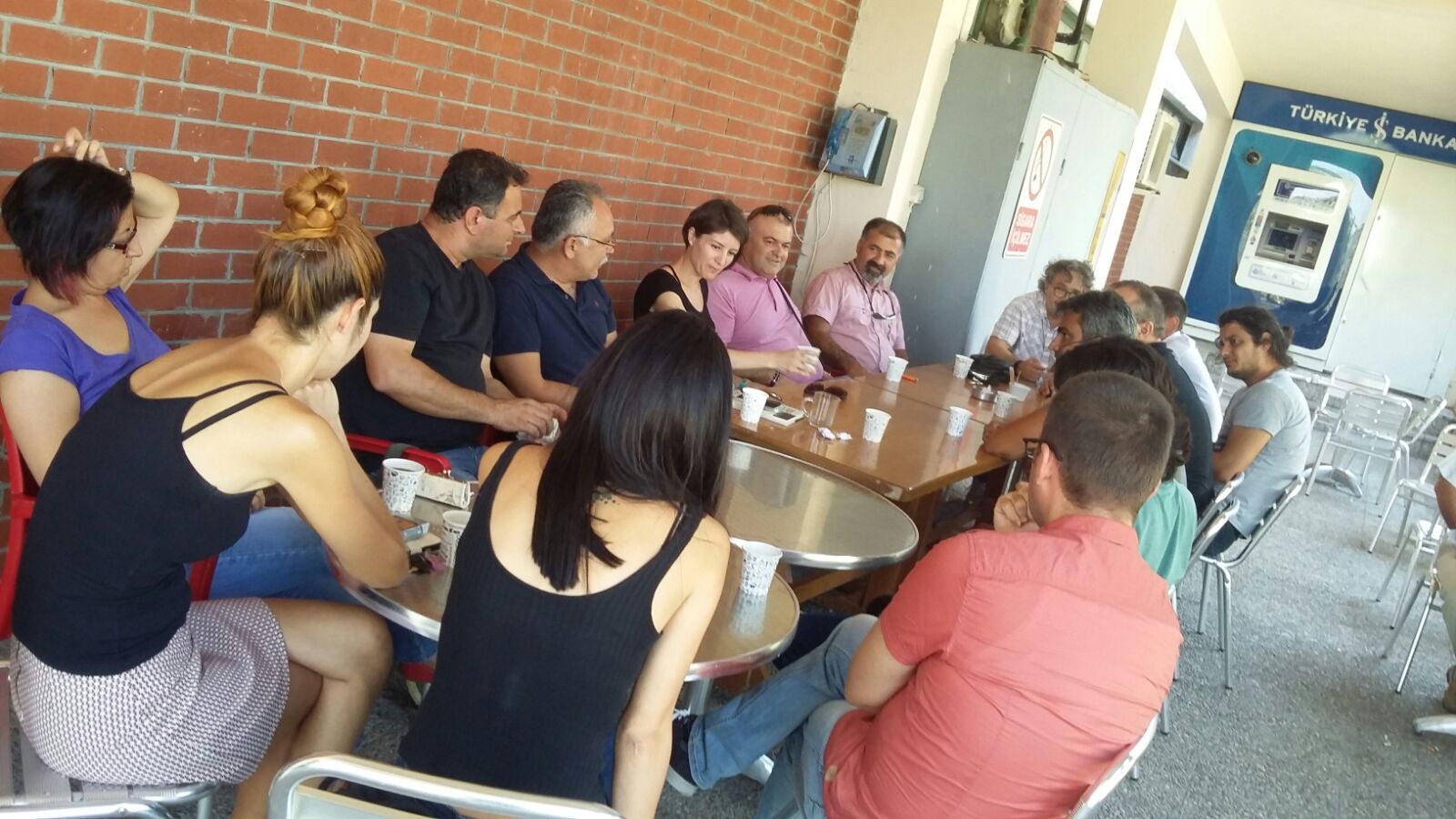 TİS ile ilgili taleplerimizi bildiren bildiri dağıtımı da yapıldı.İzmir 3 Nolu Şube Yürütme Kurulu Üyeleri, KESK Eş Genel Başkanı Aysun Gezen İle Eğitim Sen Genel Yükseköğretim ve Eğitim Sekreteri Özgür Bozdoğan Dokuz Eylül Üniversitesi'ne Ziyarette…