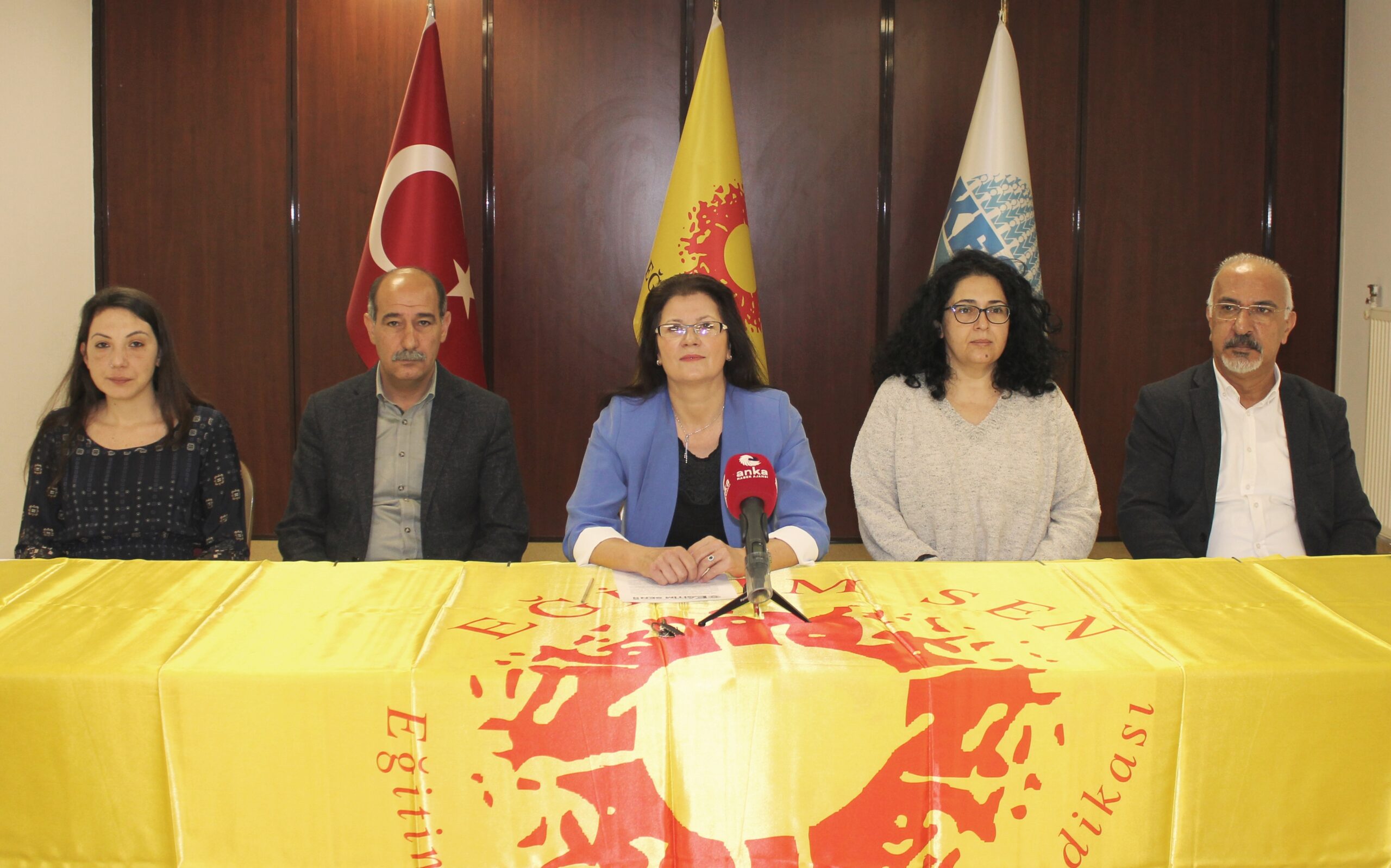 Milli Eğitim Bakanlığı ve Bürokratları Yurttaş Değil Cemaat Yetiştiriyor!