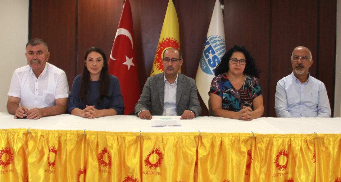 Öğretmenlik Meslek Kanunu’na Karşı Ortak Tutum İçin Sendikalarla Yaptığımız Görüşmeler Sonuç Vermiyor! Hâlâ Geç Değil, Birleşirsek Kazanabiliriz!