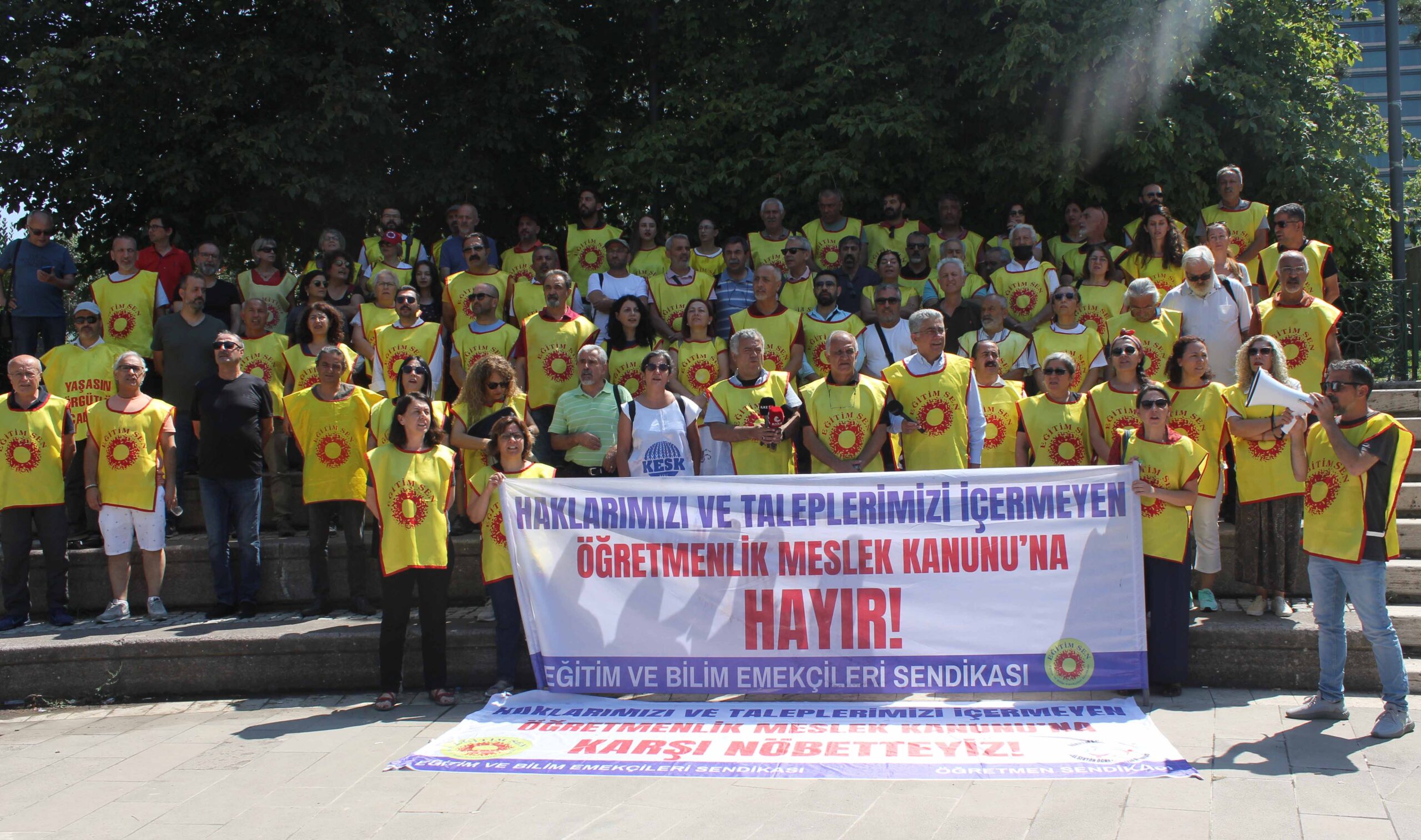 Haklarımızı ve Taleplerimizi İçermeyen  Öğretmenlik Meslek Kanunu’na Karşı Mücadelemizi Sürdüreceğiz!