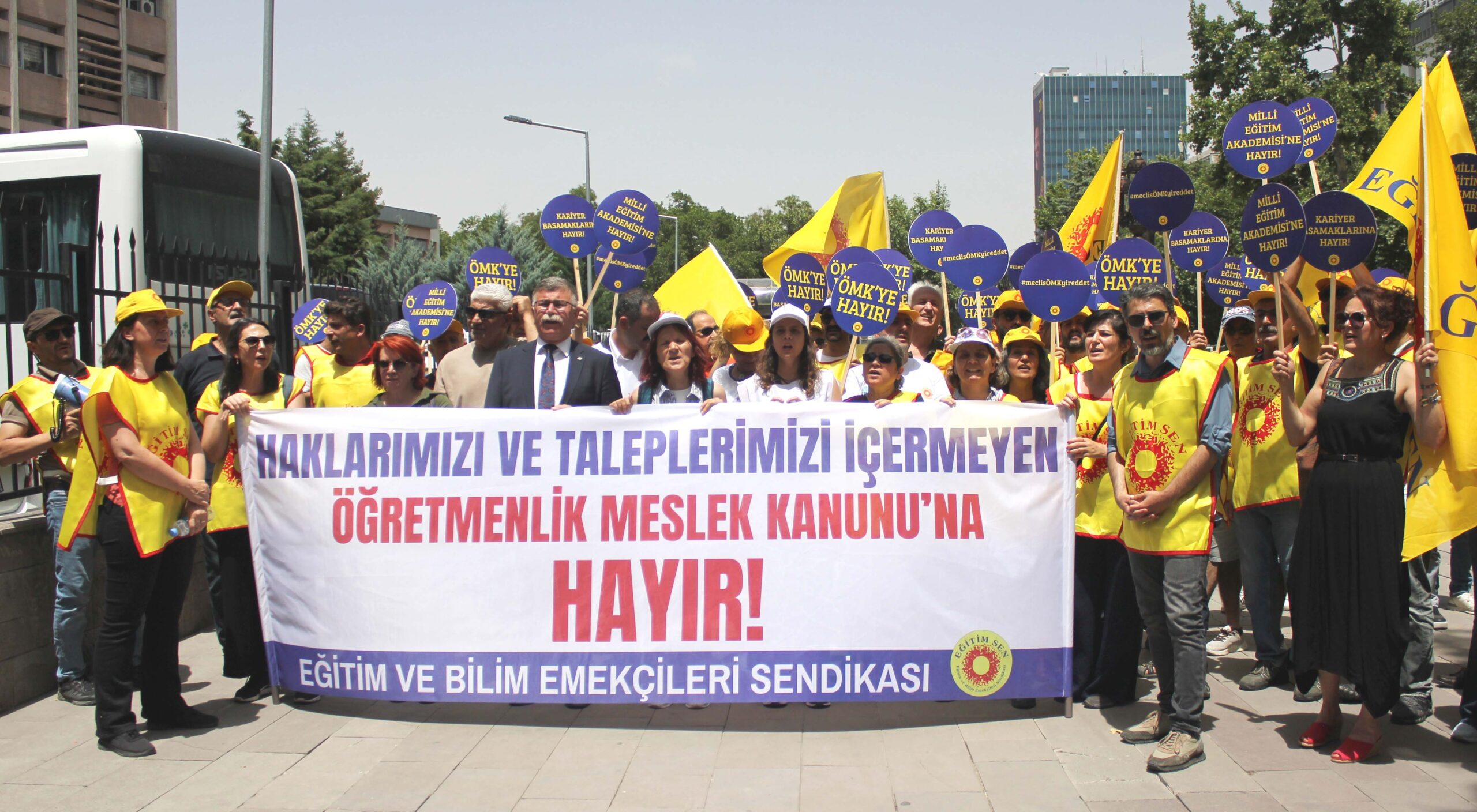 İrademizi Yok Sayan Öğretmenlik Meslek Kanunu Tasarısını Kabul Etmiyoruz!