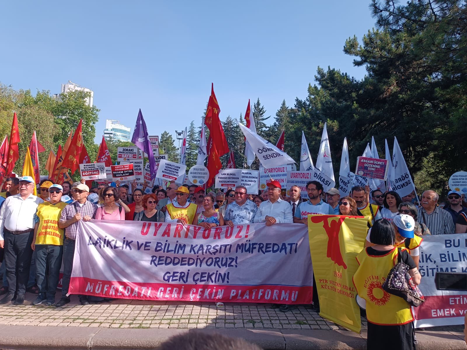 Laiklik ve Bilim Karşıtı Müfredatı Reddediyoruz!